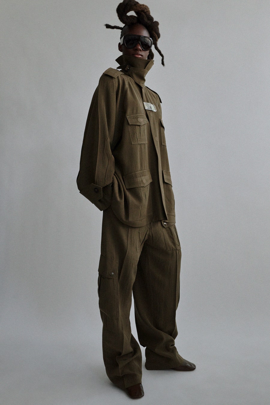 The Phoebe Philos Drop 1 comes with oversized cargo pants and is equipped with a proper oversized matching shirt.